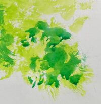 緑色の絵の具で描く